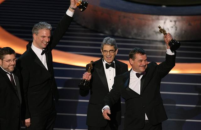 Dritelé Oscara za nejlepí speciální efekty ve filmu "Zlatý kompas" Michael Fink, Bill Westenhofer, Ben Morris and Trevor Wood. 