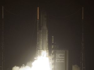 Raketa Ariane 5 ES startuje.