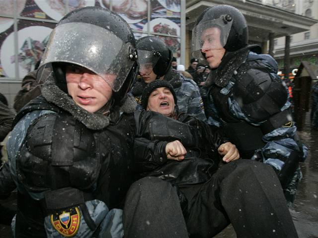 Rusy protestujc proti volbm pozatkali