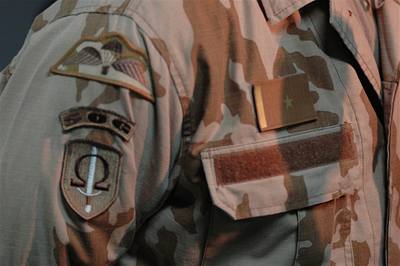 Uniforma písluník prestiní armádní Skupiny speciálních operací (SOG).
