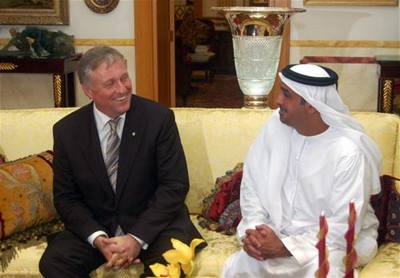 Premiér Topolánek se 23. bezna v Abú Zabí ve Spojených arabských emirátech setkal se ajchem Sultánem bin Chalífou Nahajánem.