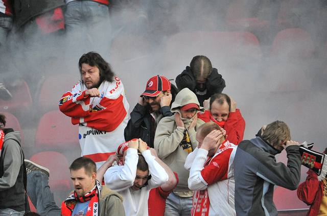 Derby ovlivnilo ádní fanouk obou tábor.