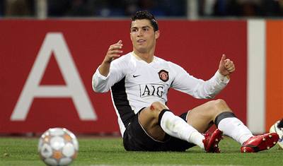 Ronaldo je skvlý na hiti a chce záit i mimo trávník. 
