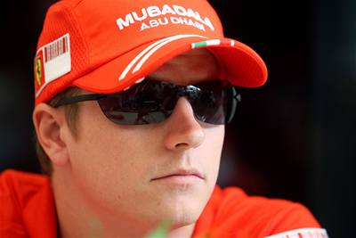 Kimi Raikkonen se pekeln soustedí na nadcházející závod. 