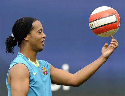 Ronaldinho se do AC Milán hodí.