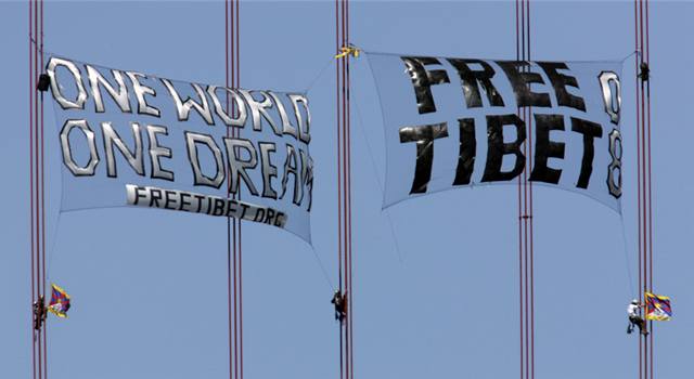 Na Golden Gate Bridge vlla tibetsk vlajka