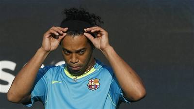 Ronaldinho ještě na tréninku Barcelony. 