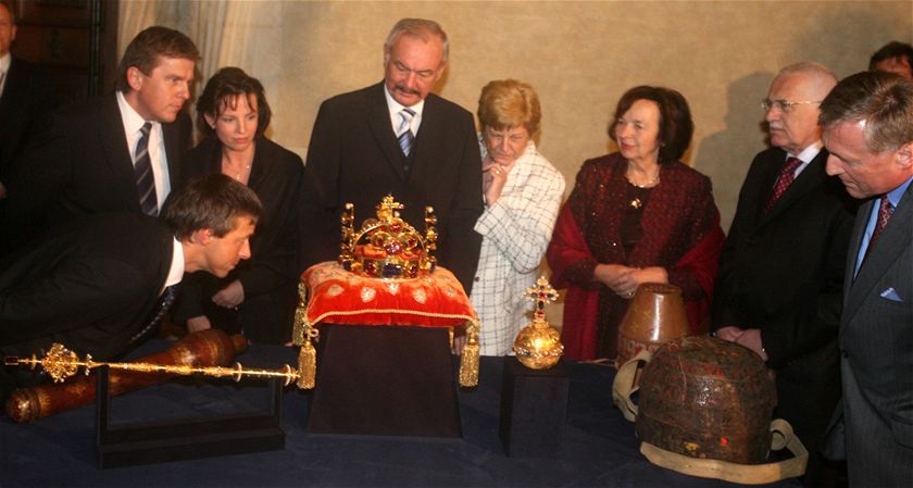 Korunovaní klenoty ve Vladislavském sále.