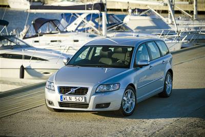 Kombi Volvo V50 s motorem 2,4i potilo celkovým sladním.