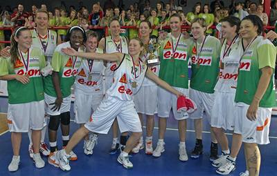 Holky z Gambrinusu Sika Brno získaly třináctý basketbalový titul za sebou. 