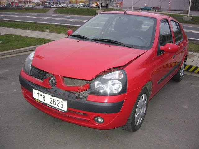 a) Renault Clio
