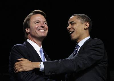 Barack Obama dkuje Johnu Edwardsovi za jeho podporu pro dalí boje o Bílý dm.