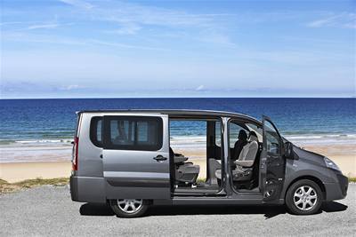 Praktičnost nade vše. Peugeot Expert v osobní verzi je k dispozici s dvojicí délek karoserie. Dokáže být čímkoli mezi pohodlnou ložnicí pro dva a mikrobusem pro devět osob.