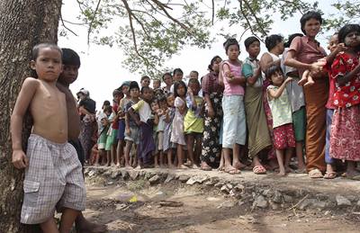 Zpad u sm pomhat v Barm