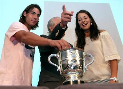 Obhájci trofeje Nadal a Ivanovičová. 