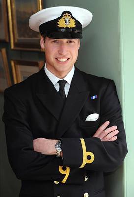 Princ William v uniform Královského námonictva.