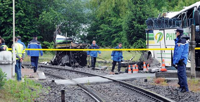 Srka dtskho autobusu a vlaku: 6 mrtvch