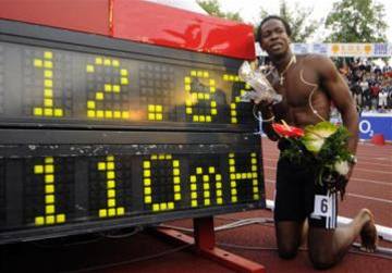 Kubánec Dayron Robles zabhl svtový rekord v bhu na 110 metr pekáek na atletickém mítinku Zlatá tretra.