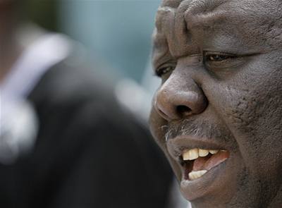 Pedák zimbabwské opozice Morgan Tsvangirai volá o pomoc OSN.