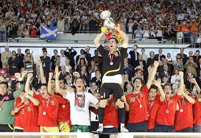 Takto se na posledním ME radovali vítězní fotbalisté Španělska.