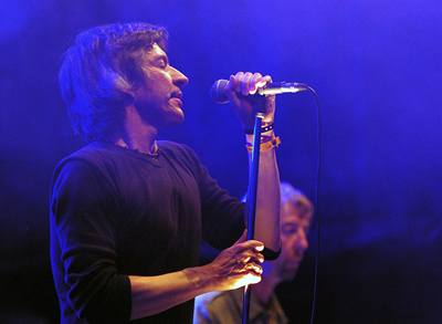 Zpvák Franz Treichler ze výcarské skupiny The Young Gods, která vystoupila v noci na 2. srpna na hudebním festivalu Sázavafest v Kácov na Kutnohorsku. 
