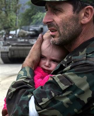 Mnoho lidí v Gruzii opoutí po ruském útoku své domovy.