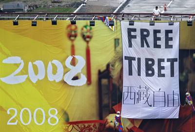 Policie zatkla dal protibetsk demonstranty