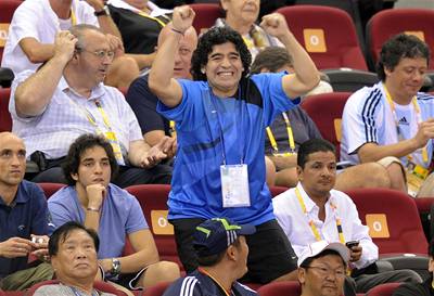 Maradona začíná vládnout.