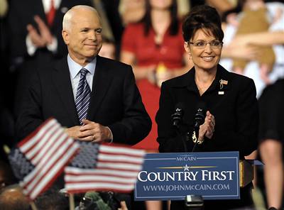 Aljaská guvernérka Sarah Palinová a republikánský kandidát na prezidenta John McCain 