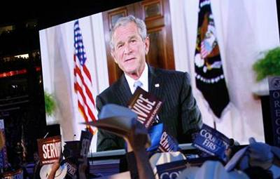 Projev prezidenta Bushe byl penáen z Bílého domu pomocí satelitu.