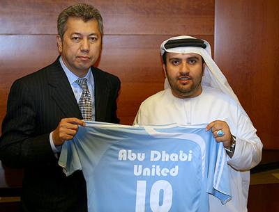 Zaútoit na piku tabulky anglické ligy hodlá s týmem Manchester City Sulejman Fahím (vpravo), výkonný editel firmy ADUG 