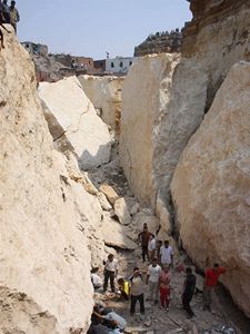 Sesuv pdy a kamen v chudinsk tvrti egyptsk metropole Khiry si vydal ji 47 obt na lidskch ivotech.