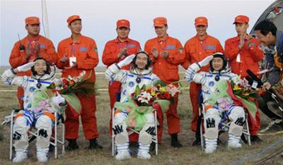 íntí kosmonauti se vrátili v poádku zpátky na Zem.