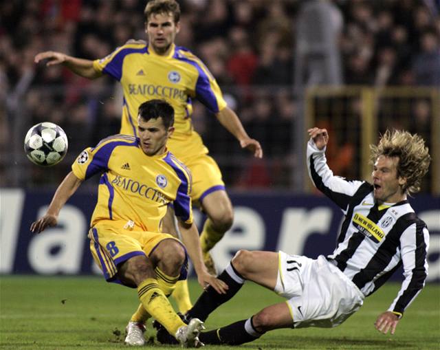 Bloruský mistr Borisov pekvapiv remizoval se slavným Juventusem, za který nastoupil eský záloník Pavel Nedvd.
