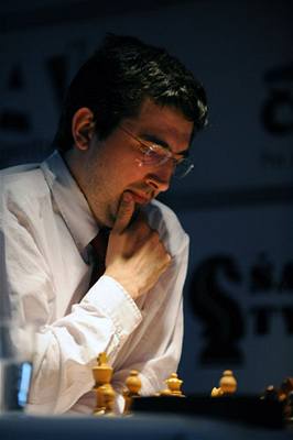 �achový velmistr Vladimir Kramnik.