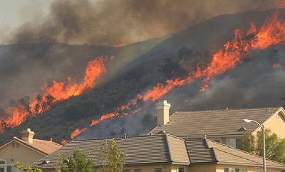 Kalifornské požáry si už vyžádaly dvě oběti.