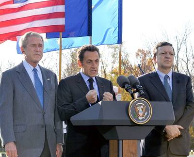George W. Bush, Nicolas Sarkozy a Jose Manuel Barroso