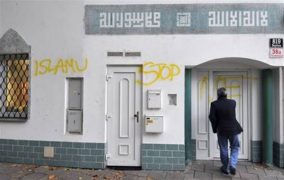 Mešitu v Brně 'ozdobil' protimuslimský nápis