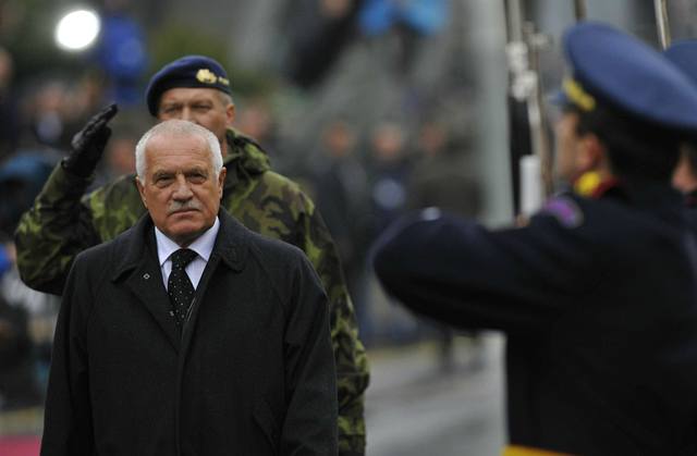 Prezident Václav Klaus zahájil vojenskou pehlídku