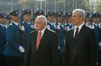 Vzpomínky. Srbský prezident pi setkání s Klausem vzpomínal na Antonína Panenku a jeho penaltu z roku 1976, kterou dal v Blehrad.