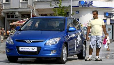 Noovická automobilka Hyundai oficiáln zahájila výrobu. Prvním sériov vyrábným vozidlem je Hyundai i30.