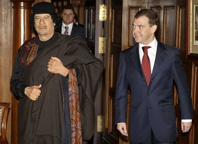 Libyjský vdce Muammar Kaddáfí na spoleném setkání s ruským prezidentem Dmitrijm Medvedvem.