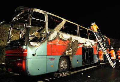 Dvacet lid zahynulo pi poru autobusu