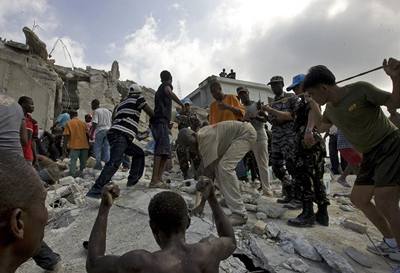 V troskách školy na Haiti zahynulo 90 lidí