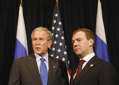 Bush se naposledy sešel s Medveděvem
