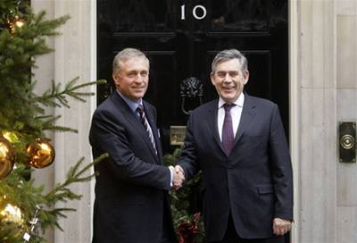 eský premiér Mirek Topolánek (vlevo) pi svém dnením setkání s jeho britským protjkem Gordonem Brownem.