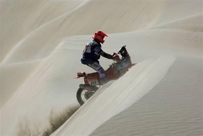 Alex Van Den Broek v dunách. 