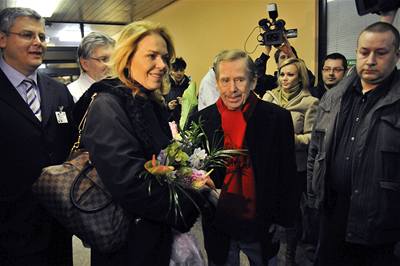 Bval prezident Vclav Havel byl proputn do domcho oetovn z Fakultn nemocnice v Motole, kde byl v minulch dnech hospitalizovn pro zdravotn problmy s dchnm. 