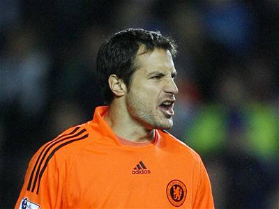 Cudicini vymní dres Chelsea za konkurení Tottenham.