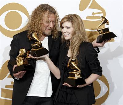Bývalý frontman Led Zeppelin Robert Plant a americká bluegrassová zpvaka a houslistka Alison Kraussová na pedávání Grammy zabodovali.